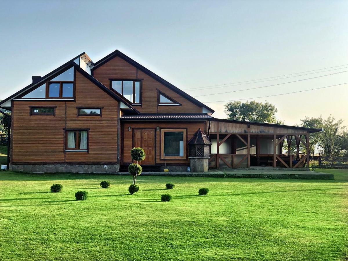 Маєток На Озерах Villa Ispas Exterior photo